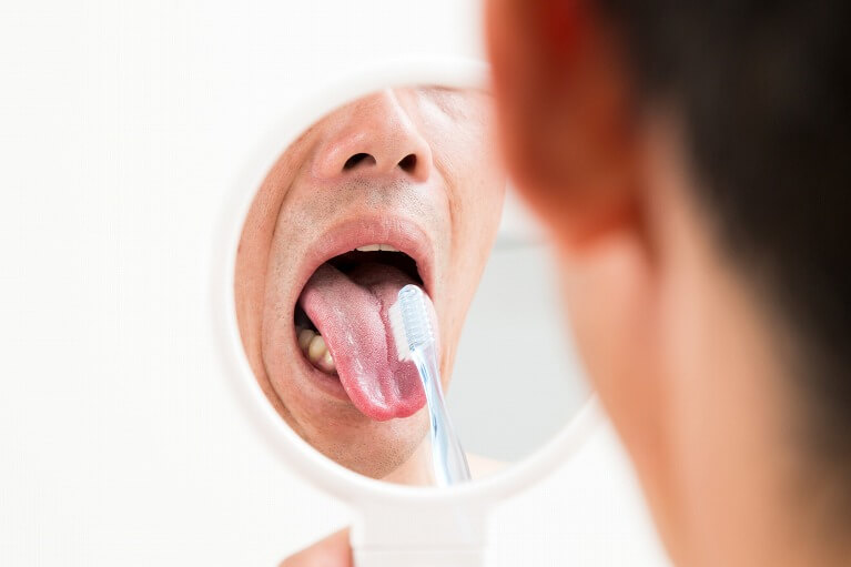 舌痛症でお悩みの方は口腔外科治療が可能な梶歯科医院までお越しください